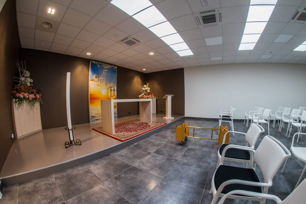 Scopriamo le differenze tra casa funeraria e sala riti